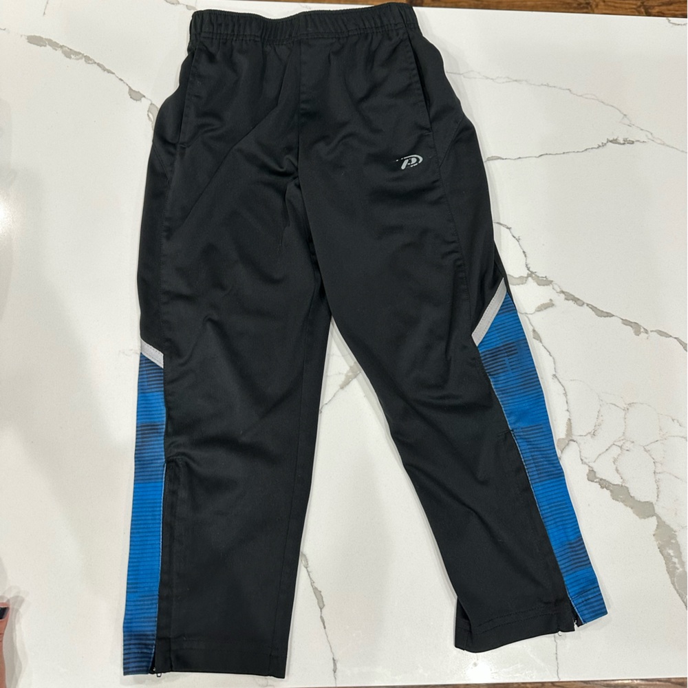 Boys Activewear Black Pants Size 5/6